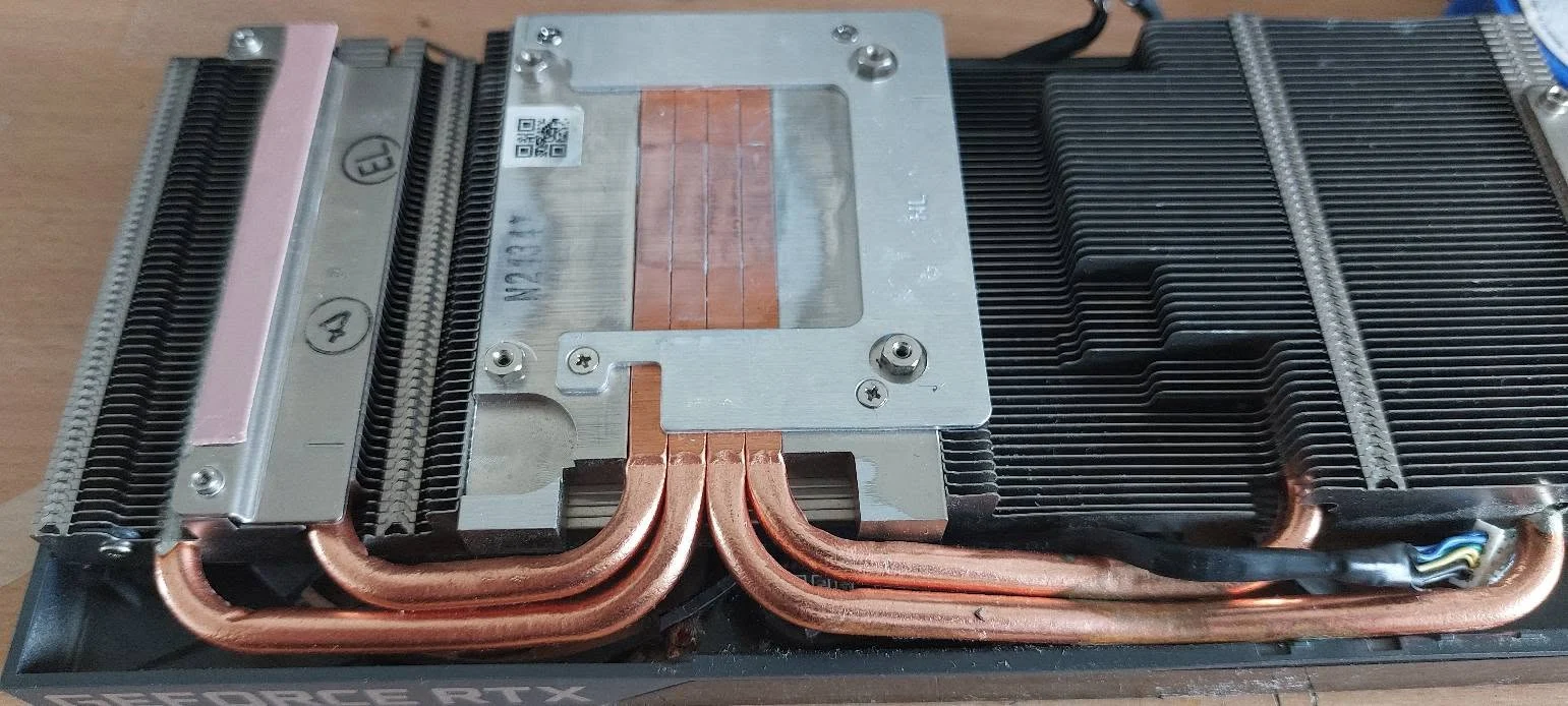 Radiatorul și conductele de transfer termic ale plăcii video