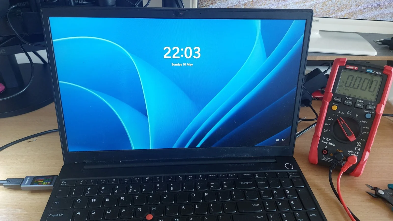 Lenovo ThinkPad pornit după repararea încărcării