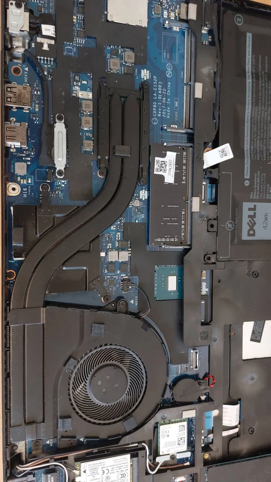 Sistemul de răcire Dell Latitude 5580 în timpul mentenanței