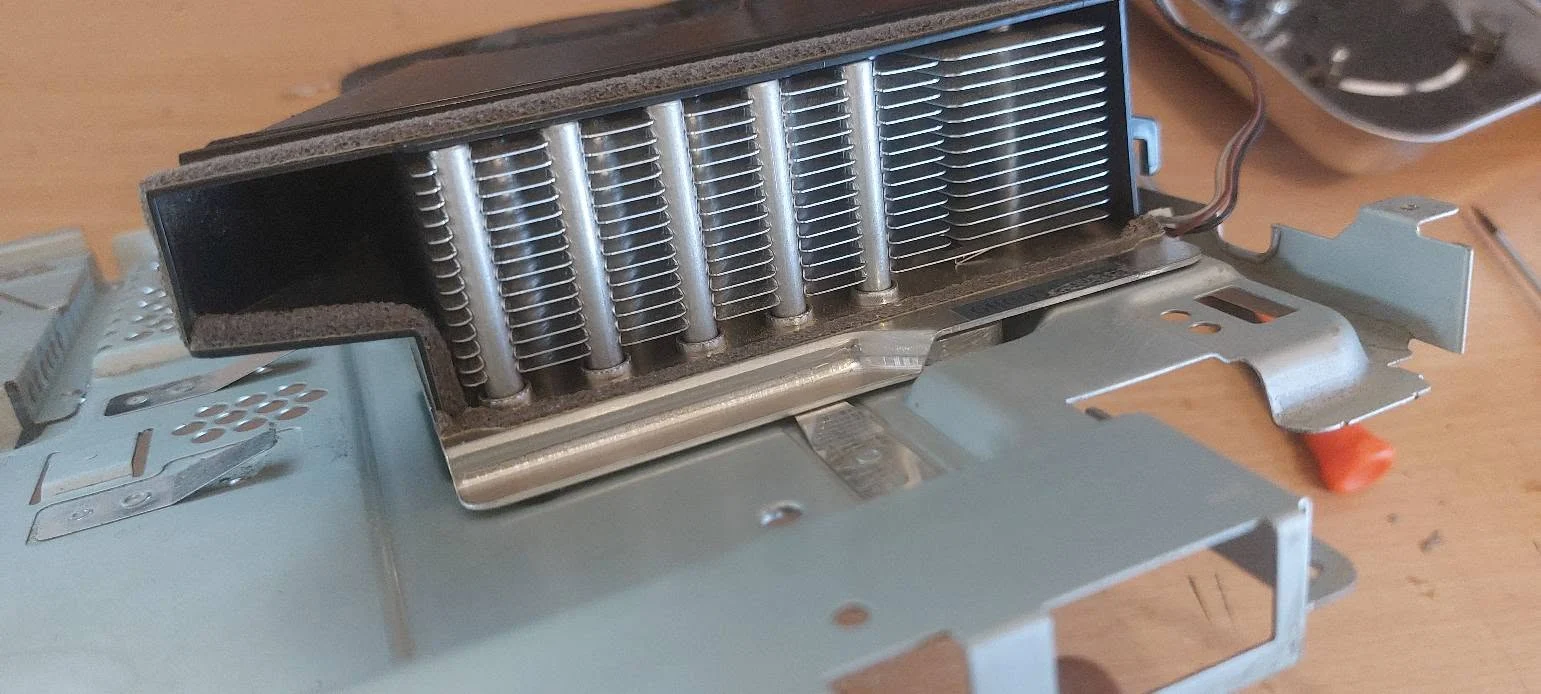 Radiatorul PlayStation 3 după curățare