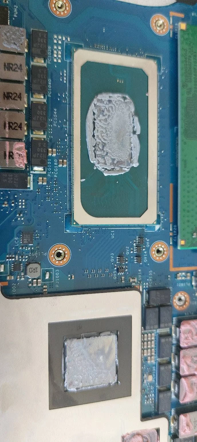 Suprafețe de contact termic pe placa de bază Acer Nitro 5