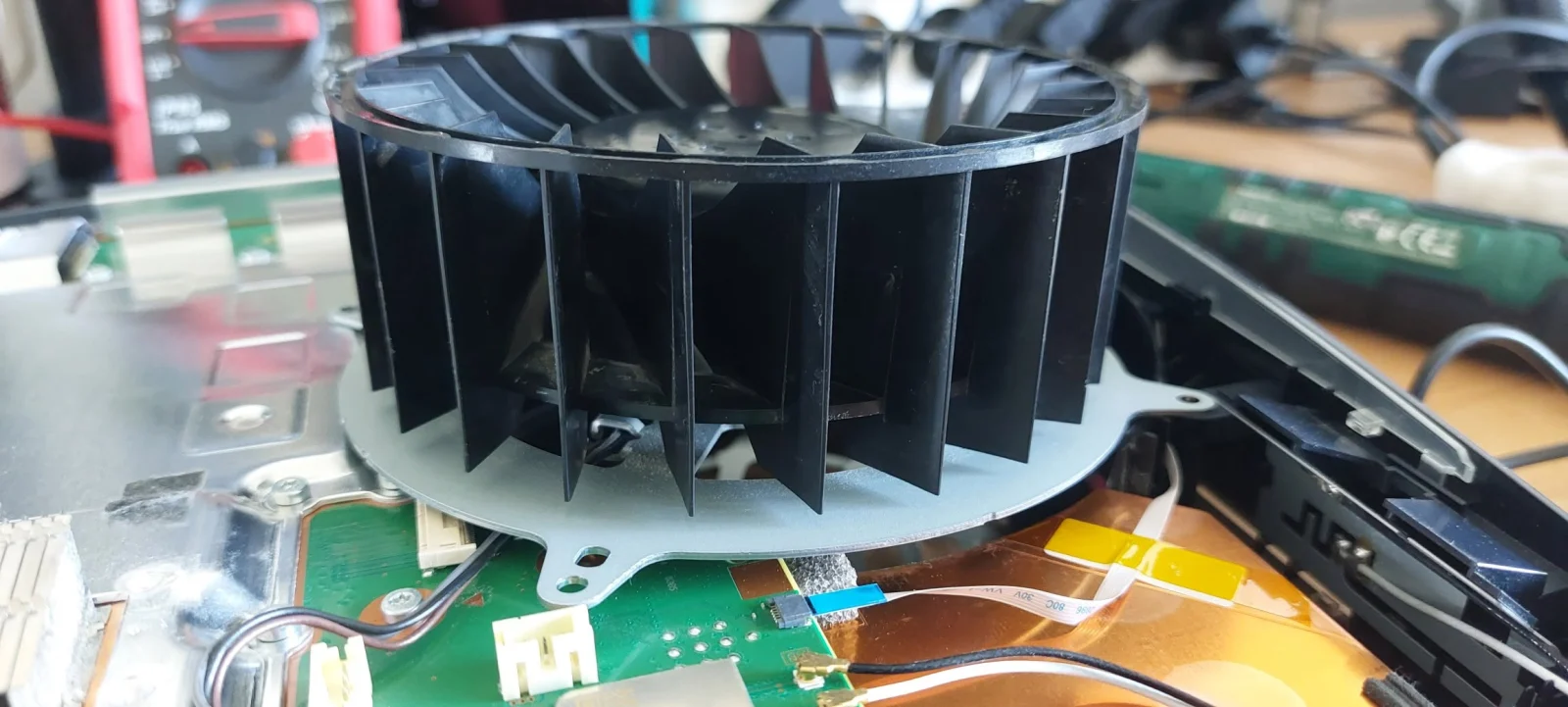 Ventilatorul PlayStation 5 după îndepărtarea depunerilor