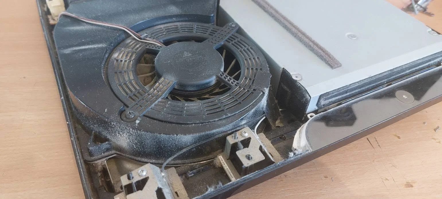 Ventilatorul PS3 înainte de efectuarea mentenanței