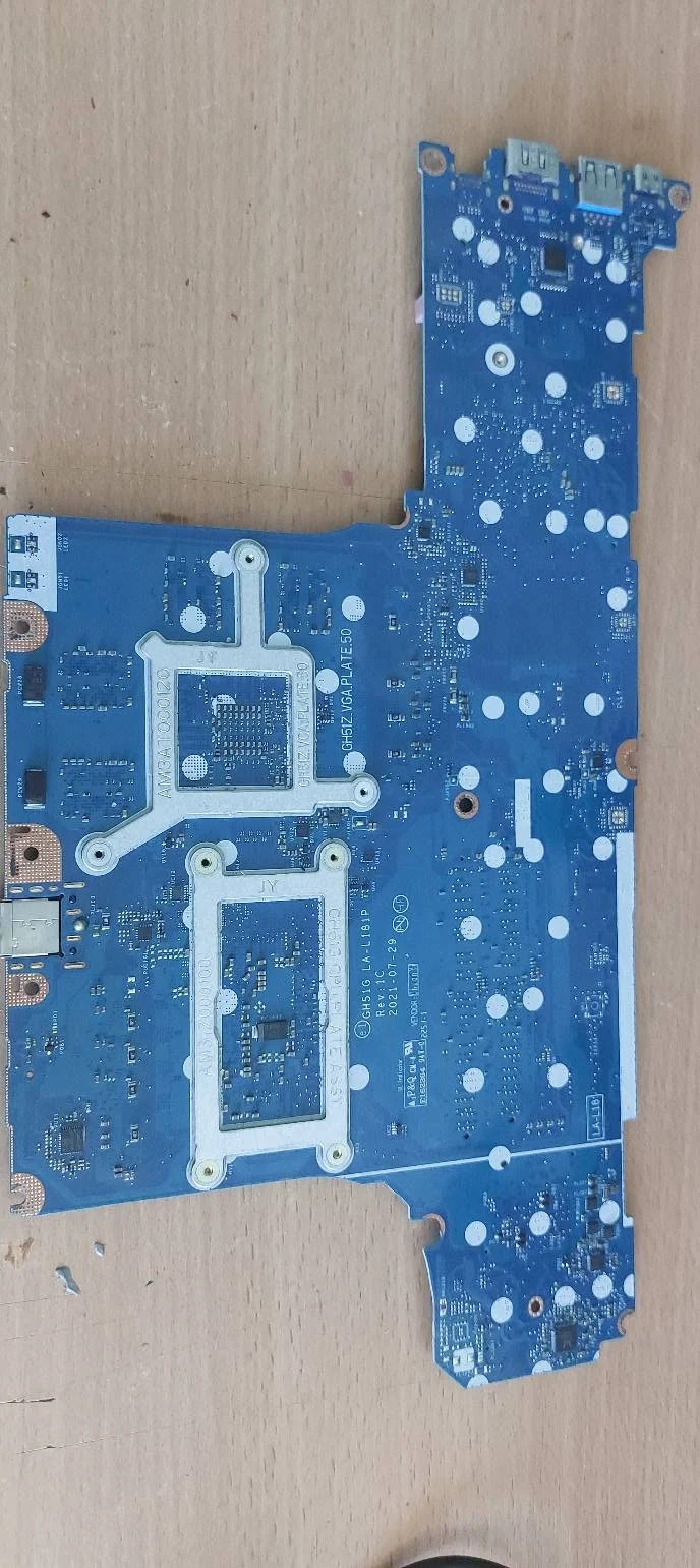 Detaliu al plăcii de bază Acer Nitro 5
