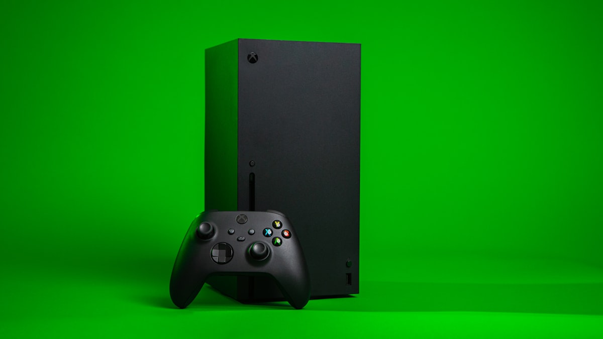 Consolă Xbox Series X cu controller